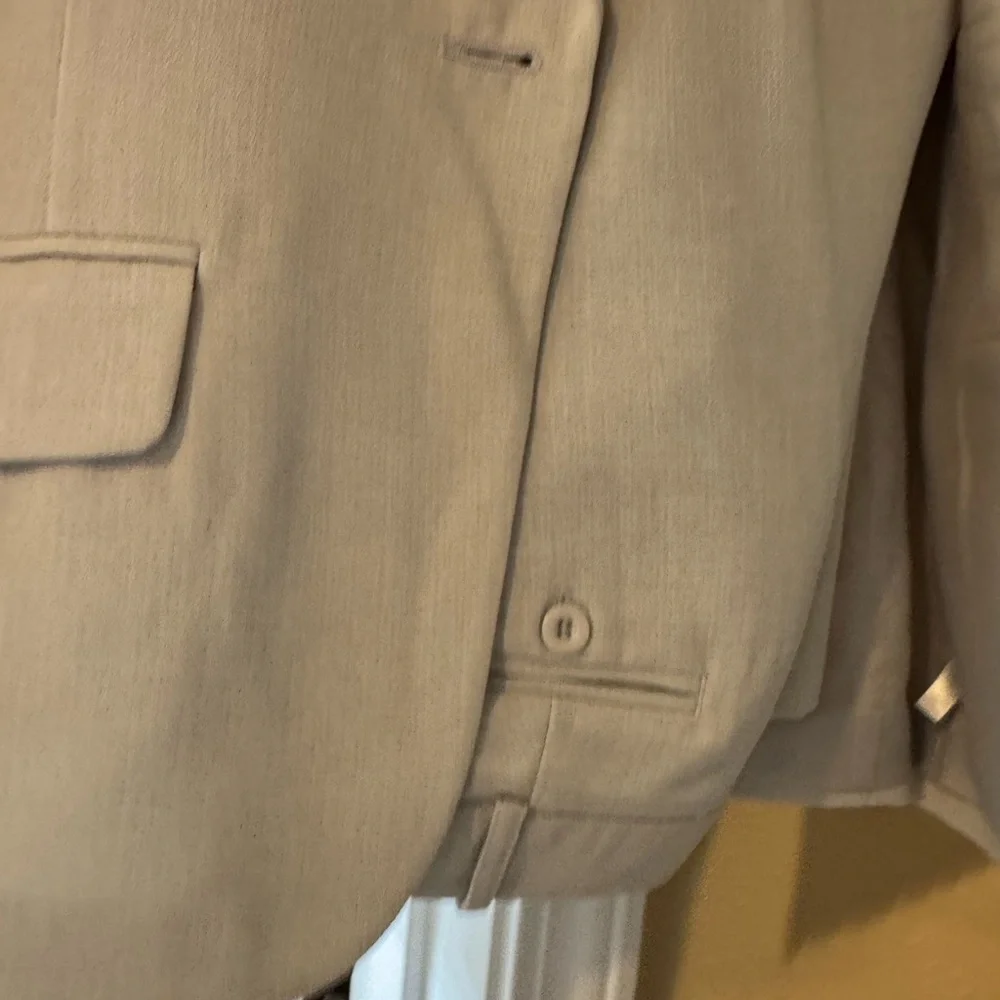 NWT Women’s Beige Blazer size 12 with matching pants size 14 petite - Picture 3 of 7